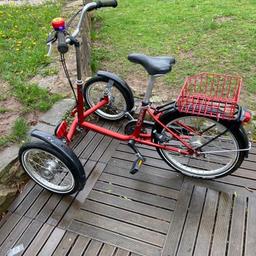 Ein gut erhaltenes Fahrrad mit 2 Rädern  vorne. Das Rad ist sehr stabil und für eine Person bis 140 cm Größe geeignet.
Wenn ihr Interesse habt bitte meldet euch!
