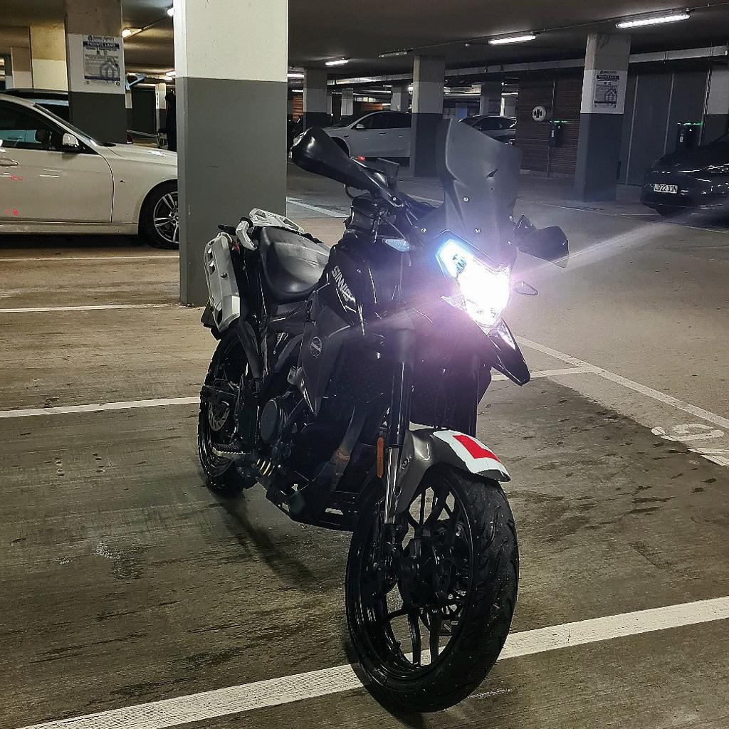 2022 125cc Sinnis Terrain Black Edition !!low miles!!
Here we have my 2022 Sinnis Terrain Black Edition 125cc with 6900 miles. Used for short commute to and from work
Brought from Bike Strobe Barnet Brand new 0 miles.
Bike has been regularly serviced and maintained.
Oil change at 1000, 2500, 4000, 6000 miles.
At 6000 miles the bikehas new front and rear sprockets and chain, front and rear tyres, spark plug, front and rear brake pads.
Stored in underground dry secure carpark away from rain.