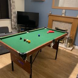 Snooker table in great condition, table cloth is in great condition, all the balls in great condition, doesn’t come with any cues, can play snooker or pool