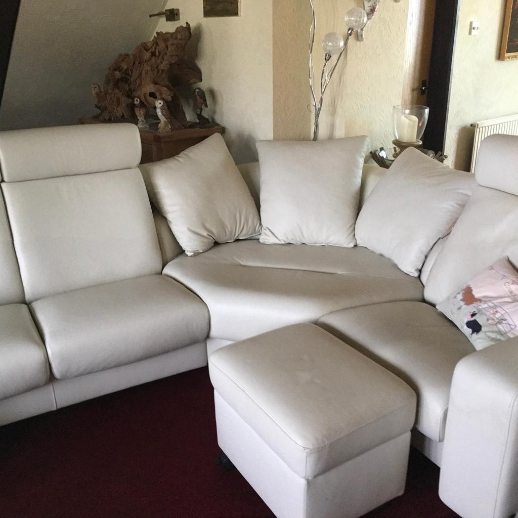 Stressless corner sofa only 2yrs old cost 8000 selling owing to a bereavement
Size right to centre of corner 260 cm
From right 140 cm will sell for 1000.00