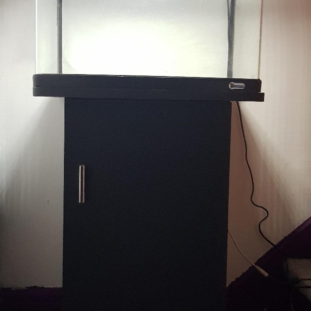 Good And Nice Fish Tank For Sale In Good Condition, Light Work As Seen In Photo

H - Just over 1ft
D - Just over 1ft
W - 1.7ft