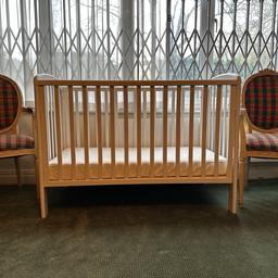 John Lewis and partners Anna cot bed white
Beautifully crafted in birch wood with white finish
Used in good condition
Bed dimension L125 x W66 x H85 cm
Free Mattress cover has stains but it can be washed
It cost new £79
Beding free
Collection only