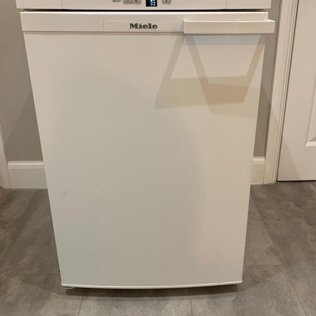 Miele freestanding freezer
F12011 S-1 White
RRP- £449
Has small black mark on the side and small dent at front but not very noticeable.
Hardly used