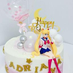Neu! in Orginalverpackung.

Sailor Moon Figurin Figur mit sitzender Position, 12cm

Super süss auch als Kuchen Deko.

Siehe Foto Beispiel