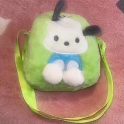 Plush handbag with hello kitty’s friend Pochacco. Perfect for Hello Kitty and friends lovers and collectors. Nice small gift for a child or even an adult. In a bright green colour. Soft and cute.