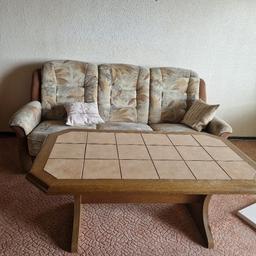 Schlafsofa und Wohnzimmertisch zu verkaufen als Set 250 Euro

Einzeln

Sofa 200
Tisch 100