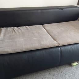 Couch mit Schlaffunktion und Stauraum

Maße ca. 210 × 80
Die Schlaffunktion ist natürlich größer, Maße habe ich jetzt nicht