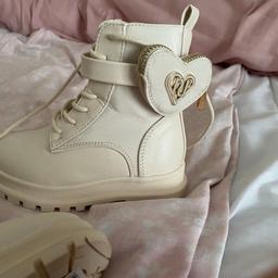 Brand new. Only tried on an didn’t wear them size 7 they are cream. I paid £33 from river island and so it’s pick up only and cash only. I don’t have PayPal and I can’t send out neither. The right amount of cash and I want at least £15 for them. Check out my other items please thank you. Pick up is L10 area