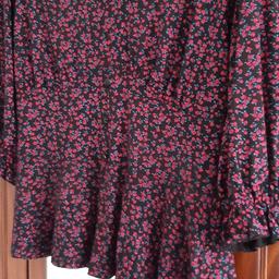 lovely ladies top never worn size 14 £3.50