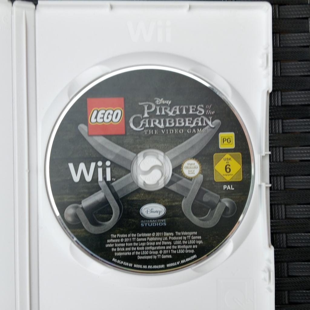 Wii games;
Star wars the force unleashed,
Lego pirates of the Caribbean,
Sonic and the secret rings.

Wii games without cases;
Lego star wars 3,
Wii skate it,
Lego batman,
Mario and Sonic Olympic games.

The Wii U mario and sonic game is not included.