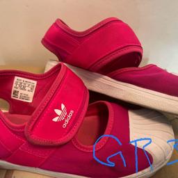 Adidas Kinder Sandalen Gr 32 zu verkaufen 
Keine Garantie und Rücknahme