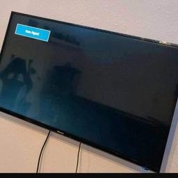 Verkaufe meinen 45 Zoll Hiense TV nur Abholung kein Fuss mit Wandhalterung ,kein Smart TV für 80 euro