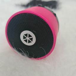 Small in size but loud! Lovely mini speaker with Bluetooth connectivity, USB cable included.