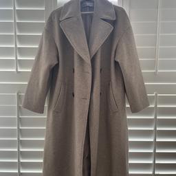 Zara beige coat in good condition, slight pilling on the coat. Size Small. 

Collection only please - we are based in Pimlico.