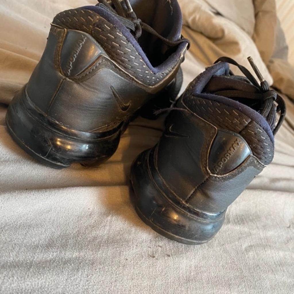 Good condition besides rip at the back of shoes as shown on pictures . Bubbles still intact no pops or issues with the rest of the shoe
Size 5.5