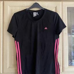 Women’s size 12-14 black and pink Adidas top. Short sleeve.

Excellent condition, hardly worn.

**PLEASE CHECK OUT OTHER ITEMS IM SELLING**