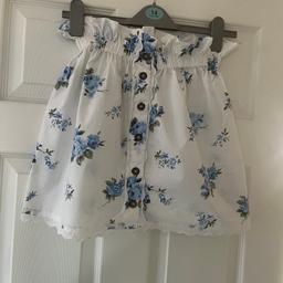 ⭐️collection only from wv11 essington⭐️

🌸topshop white & blue floral paperbag waist mini skirt, size 8 worn once, like new £5