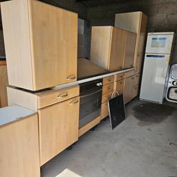 zu verkaufen
Abgebaute Küche mit Herd Kochfeld Abzugshaube
Kühlschrank. Echtholzküche Fronten
Kann an sofort abgeholt werden