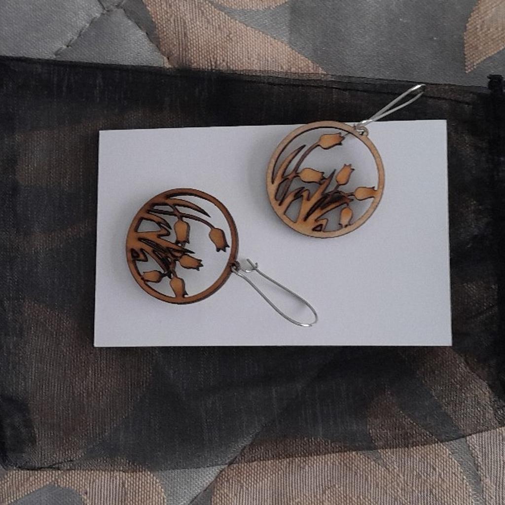 Hand crafted earrings for pierced ears
Comes with gift bag