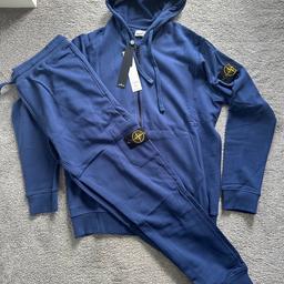 Stone island tracksuit
Brand new with tags
Size XL top and bottoms.
Full zip up hoodie and cargo jogger.