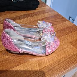 Girls princess shoes with small heel.