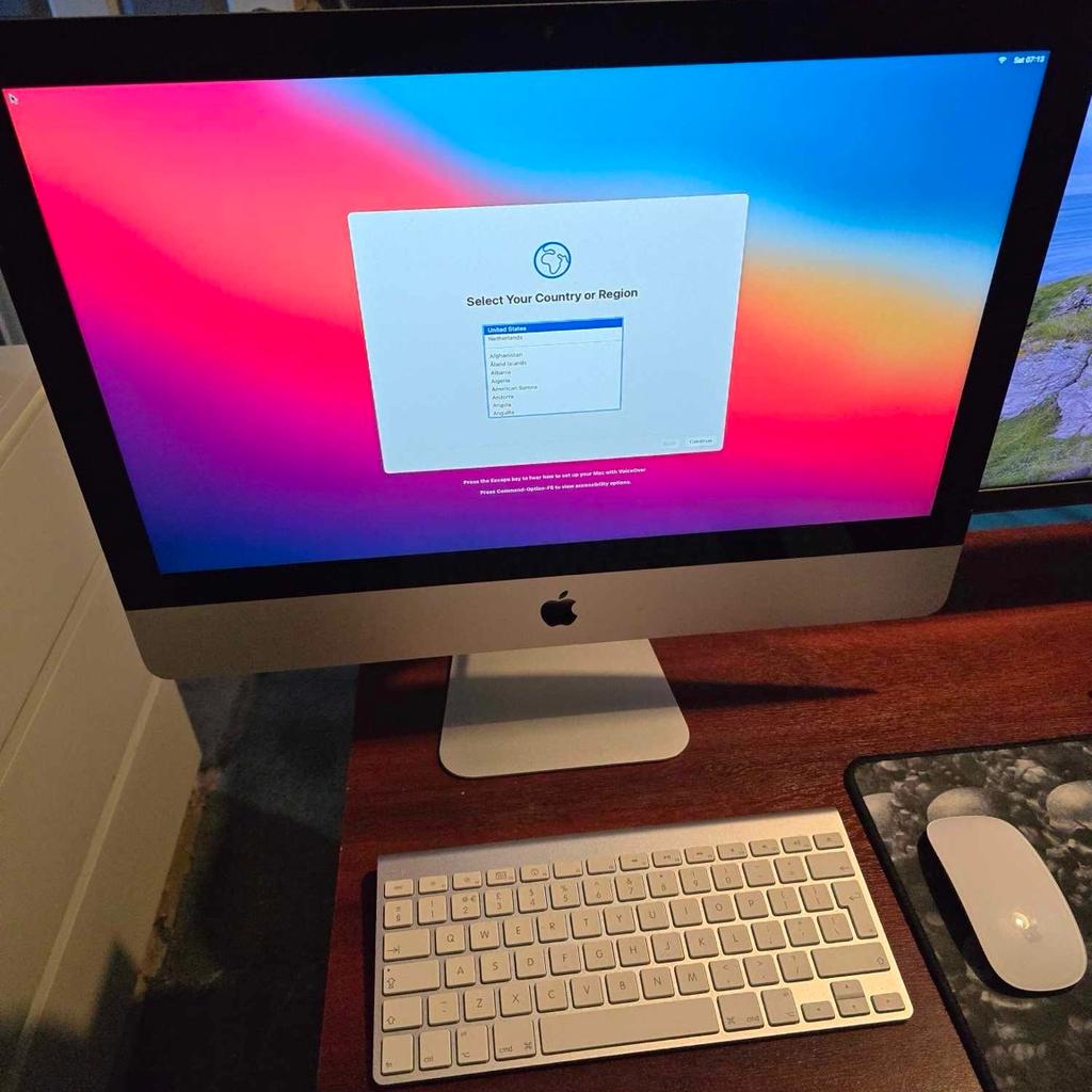 Imac 2014 in good working order the screen has slight crack in bottom right hand corner but can hardly see it does not effect use or viewing in any way 120 Ono
Collect Kirkby