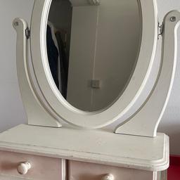 Mirror with 2 drawers. Nice piece of furniture.