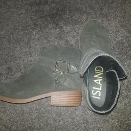 Ladies grey boots from River Island
Size 4

From a smoke and pet free home
Collection only from Wolverhampton
