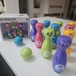 Beautiful brand new mini bowling set age3+ unwanted gift from pet and smoke free home dy6