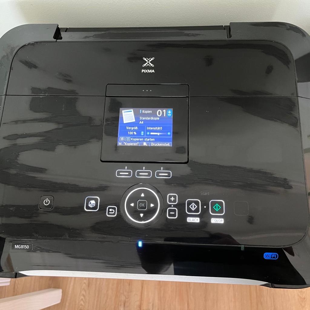 Verkaufe Drucker, der funktionstüchtig druckt, kopiert und scannt. Druckerpatronen sind bis zu 2/3 voll. Die alleine kosten gesamt schon mal ca. 80 Euro. Der einzige Defekt ist der Deckel vom Scanner, der auf einer Seite abgebrochen ist, d.h. das öffnen vom Scanner geht immer noch, aber mit Vorsicht.