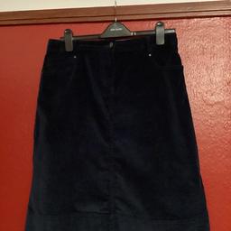 Ladies velvet needle-cord skirt. Zip front. Two pockets on the front and two on the rear. Measures 24” long. Excellent condition as hardly worn.

Size 12. Dark navy blue. Buyer collects from central Brighton.