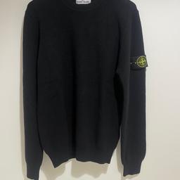 Stone Island Ribbed Knitted Sweater
Black 
Size Small (Medium also available check other listings)
Fits true to size. Take your normal size 📏

New, unworn, comes sealed.