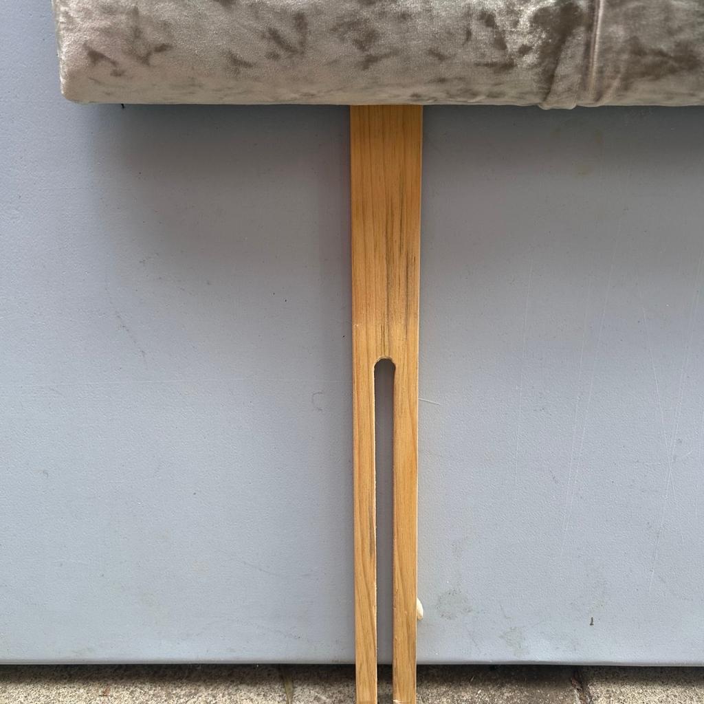 Crushed silver headboard off king size bed. One of the wooden legs to attach to bed has broken off. We got round this by attaching headboard to bed using a screw into the bed frame.
Need to space hence sale