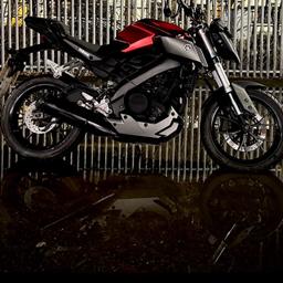 genuine YAMAHA MT 125 ABS 2015 STANDARD EXHAUST SYSTEM 

I’m selling my MT stock exhaust system has been removed and ready for collection and has just been freshly sprayed mat black.

Reason for selling as brought a new exhaust system.

Price 70
