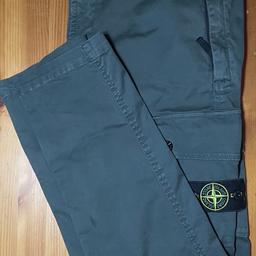 • In excellent condition
• size 32 W
• qr tag has been ripped out by outlet that was bought from as they’re not licensed to sell stone island products, although 100% authentic
• selling as it doesn’t fit me properly