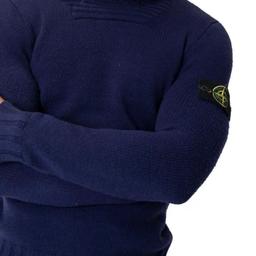 STONE ISLAND jumper

• 100% authentic 
• size small - fits medium 
• very good condition 
. comes with tags