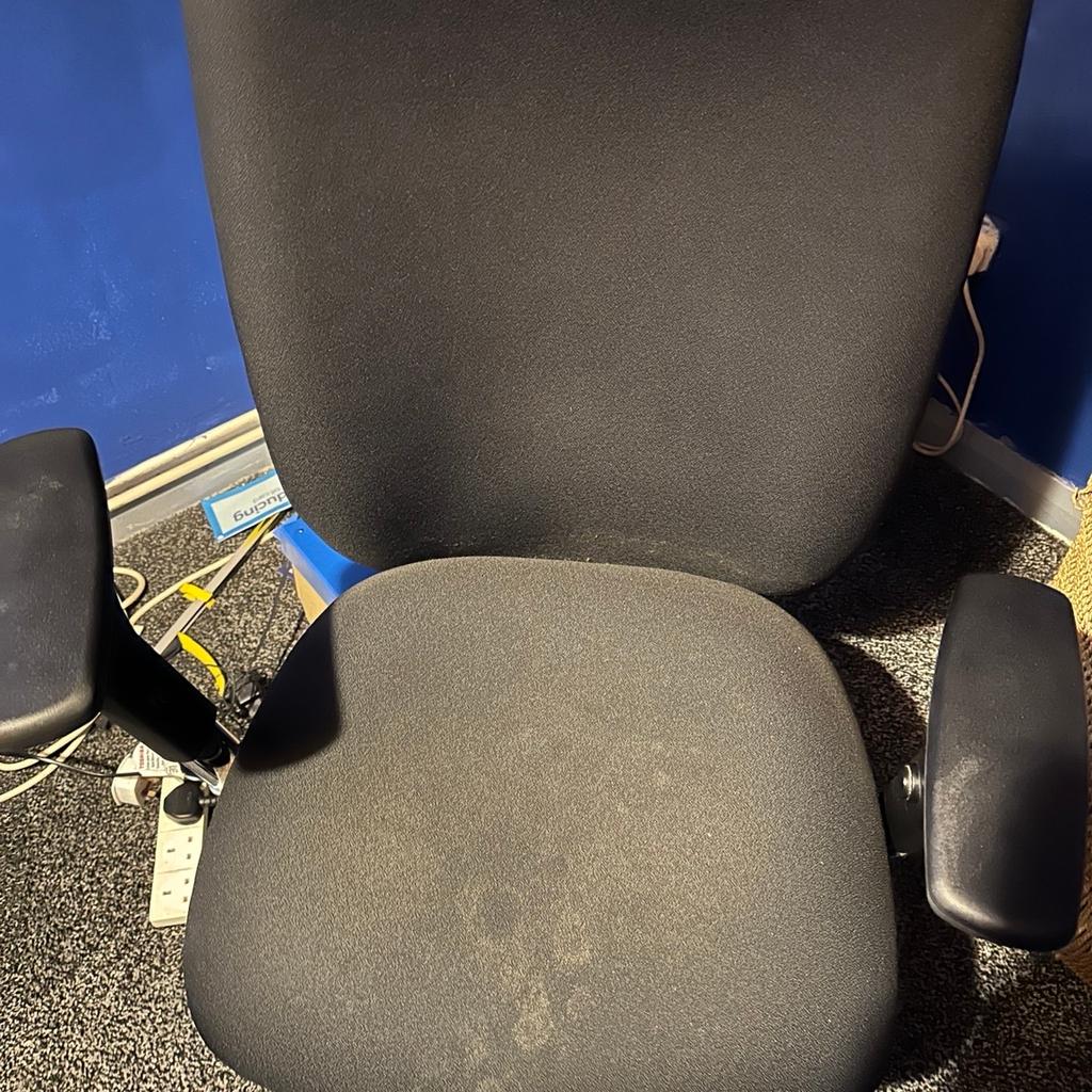 Ergonomic computer chair , a few marks that need cleaning ,as in the picture , good for back if used for longer periods