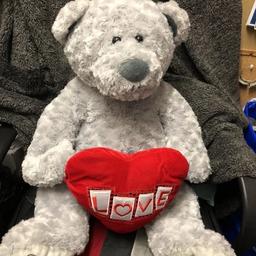 EXTRA LARGE BEAR Big Softie Bear The Card Factory.

Approx 33 inches

Holding a love cushion ( stitch has come loose on back of cushion)

Very good condition