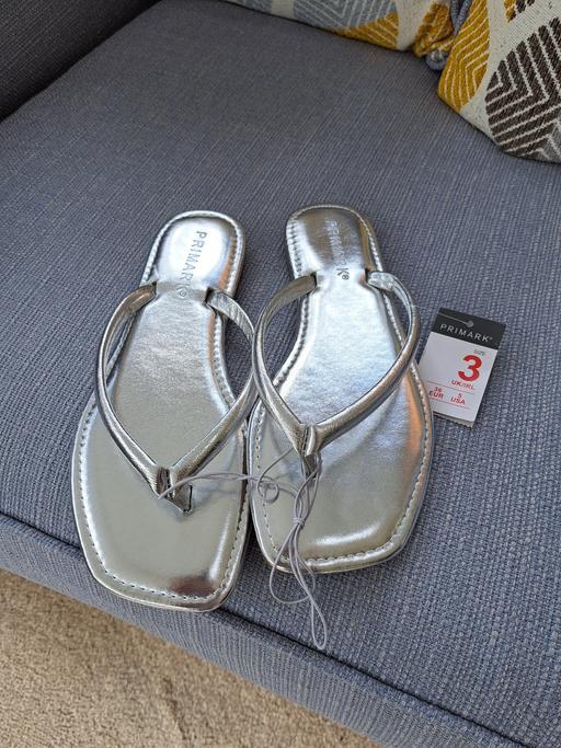 Buy & Sell West Midlands Dudley - Photos for Silver flip flops