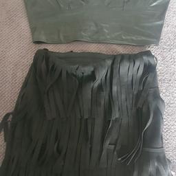 black faux leather top + skirt £5 (Size S, good cond)
bundle gloves + scarf for £6 (good cond)
Zip jeans unworn size 10 for £5
Leather like black skirt in good cond. size L for £5
Black and jewel  top, like new, size S/M for £13
Intimissimi green  top, like new, size S/M £8
Sparkle  jumper, good cond. size 10 for £4
man Liquor n poker shirt good cond size L  £4
Topshop Black mini dress, new without tag, size 10 for £15
Stradivarious black like leather skirt, good cond size 10 for £4
ALL FOR £55