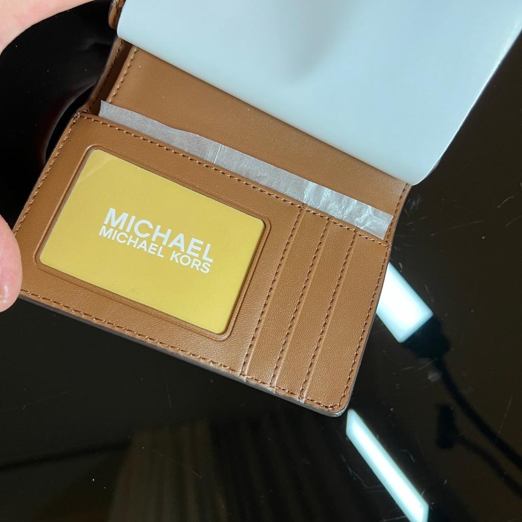 100% Original Michael Kors Geldbeutel
Neu mit Etikett