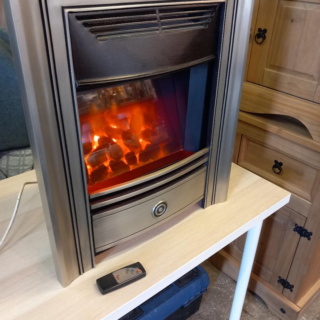 OAK FIRE SURROUND ,GLOSS BLACK GRANITE BACK AND HEARTH , ELECTRIC COAL EFFECT FIRE WITH REMOTE CONTROL FOR HEAT AND EFFECT ,BRUSHED CHROME FIRE SURROUND ,EXCELLENT CONDITION , CAN DELIVER LOCALLY FOR PETROL