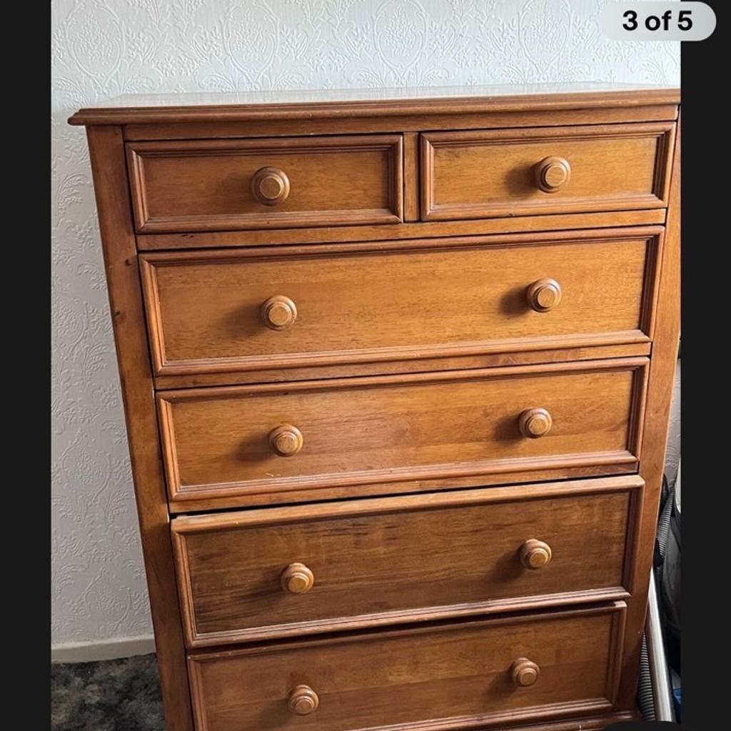 Collection of Wallis & Gambier Bedroom Furniture.
Comprises of 2x Wardrobes, with a Deep Drawer to the bottom, 1x Tall Boy with 4 +2 Drawers, & 1x Bedside unit with 3 Drawers.
All in good condition, however, 1 of the wardrobes has a broken hinge on the bottom right door.

Will separate if required.