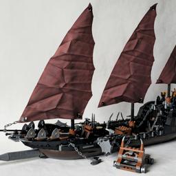 Der Herr der Ringe Hinterhalt Piratenschiff vom Umbar
Der Herr der Ringe

Hinterhalt Piratenschiff vom Umbar

Es handelt es sich nicht um Original LEGO, aber es ist mit LEGO 100% kompatibel.

+ Katapult

+ Bauplan

+ dazu gebe ich 2 Segeln vom originalen Set 79008