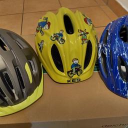 Verkaufe Helme. Unfallfrei.

grau/neon: 49 bis 54 cm 
gelb mit Motive: 52 bis 58 cm
blau/weiß: 52 bis 56 cm

je Helm 10 €