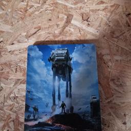 Ich verkaufe hier mein Star Wars Battlefront Steelbook (Spiel dazu ist auch erhältlich).

Ich habe dieses Spiel Jahre lang in meiner Vitrine aufgestellt gehabt.

Es ist gepflegt und in einem sehr guten Zustand.