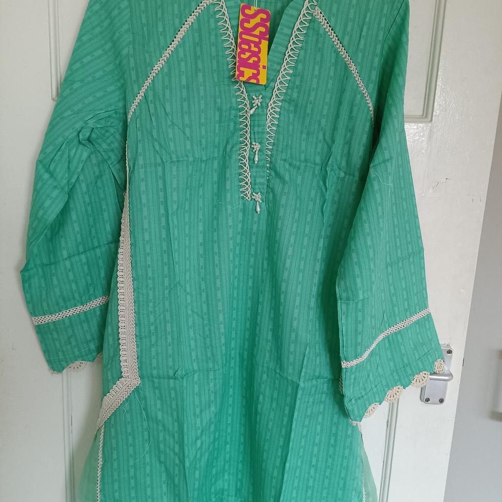 original very stylish 2 piece set from sana SAFINAZ with lace work and organza Patti on chalks.high quality comfortable fabric..u will be really pleased with it.
look out for my other items.thanks