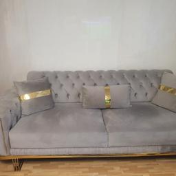 Wir verkaufen unseren Chesterfield Sofa in der Farne Sand/Gold 
Wegen neu Anschaffung