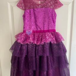 Official Disney descendants Mal’s dress. Size 7/8. Lightly worn. Washed, clean and in excellent condition.

Collection, post or local delivery for cost of fuel

#disney #disneydress #disneydressup #disneydescendants #disneydescendantsmal #fancydress #fancydresscostume #dragon #girls #girlsdress #girlsdressup #girlsfancydresscostume