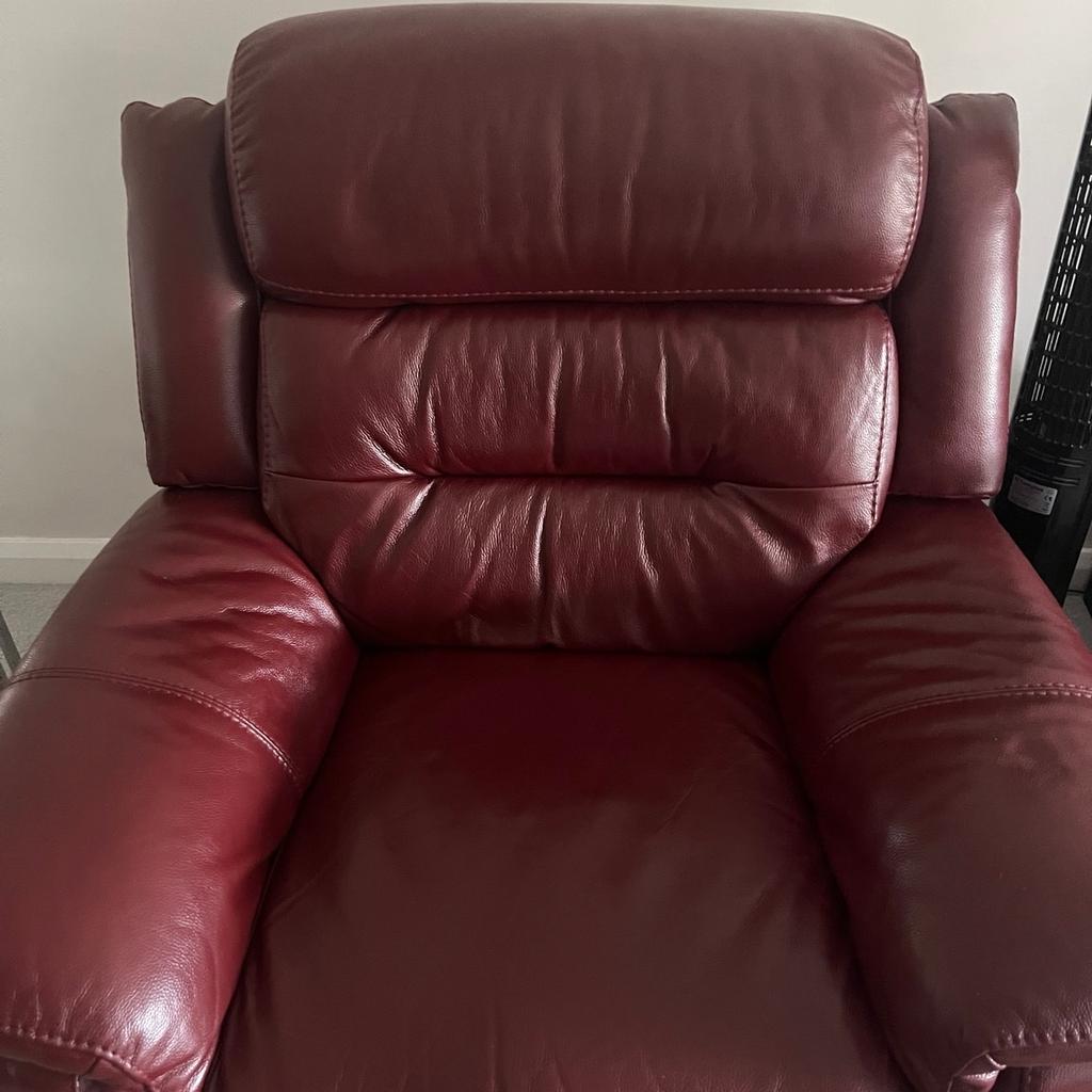 Leather settee with motorised recliner on the single chair and two seater. The other two seater is manual recliner.